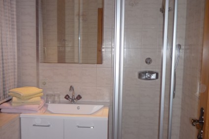 Badezimmer mit Dusche/Wc im Appartement A - Urlaub im Haus Josef in Filzmoos